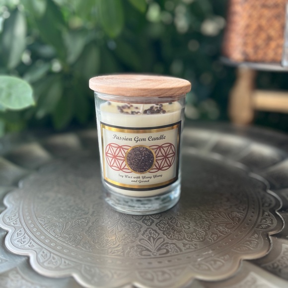 Soy Candle with Ylang Ylang and Garnet - Picture 1 of 5